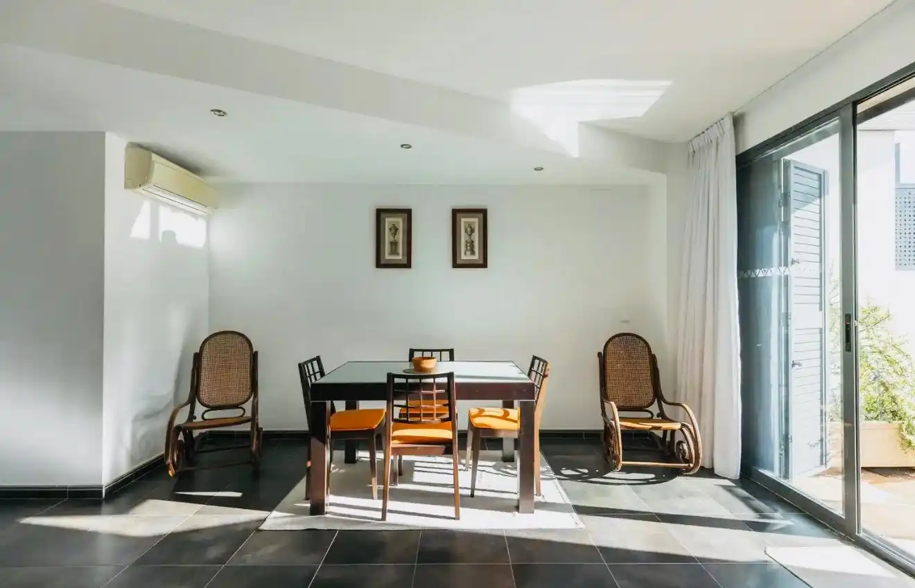 Esszimmer von Einfamilien-Reihenhaus zum Verkauf in Dénia mit Klimaanlage, Heizung und Terrasse