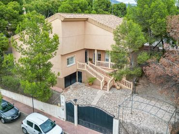 Villa con balcone in vendita a URB CHARCA LA 39