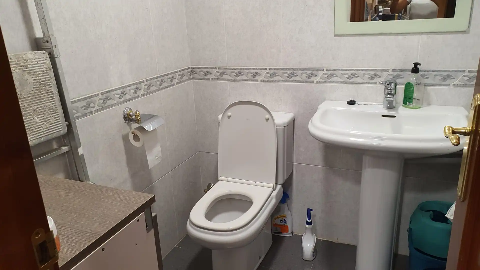 Bathroom of Commercial properties for sale in Castro-Urdiales  with Heating and Furnished