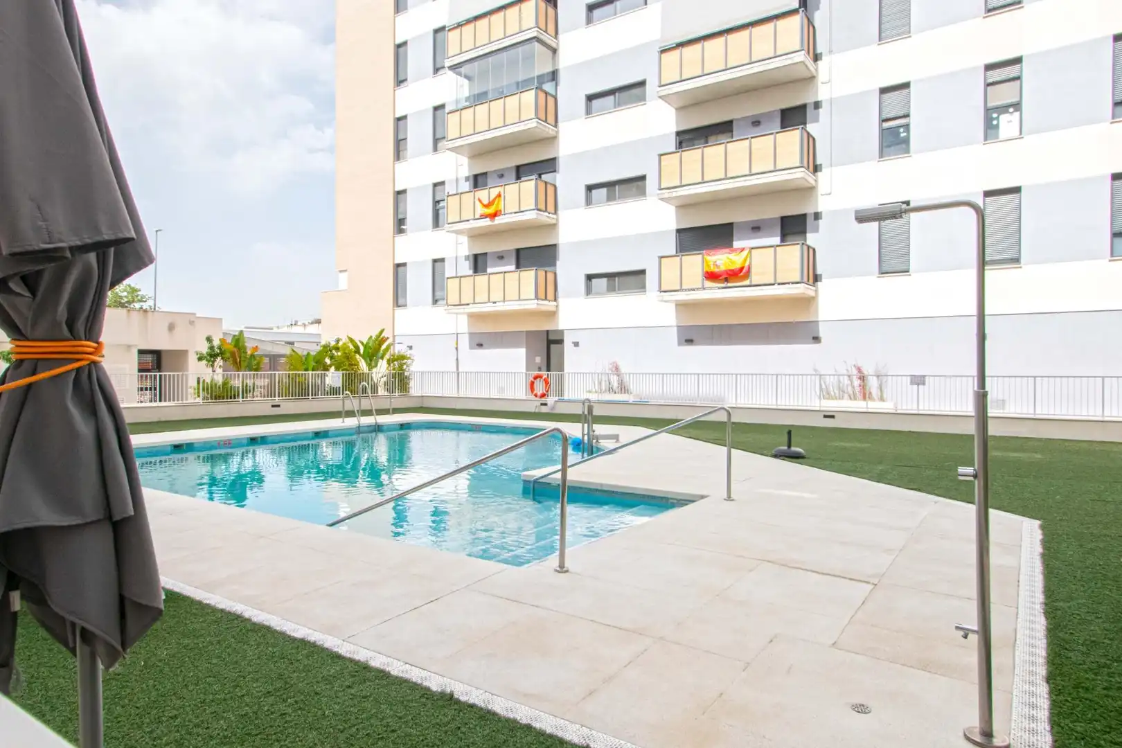 Swimming pool of Flat for sale in Sevilla  with Air Conditioner, Heating and Private garden