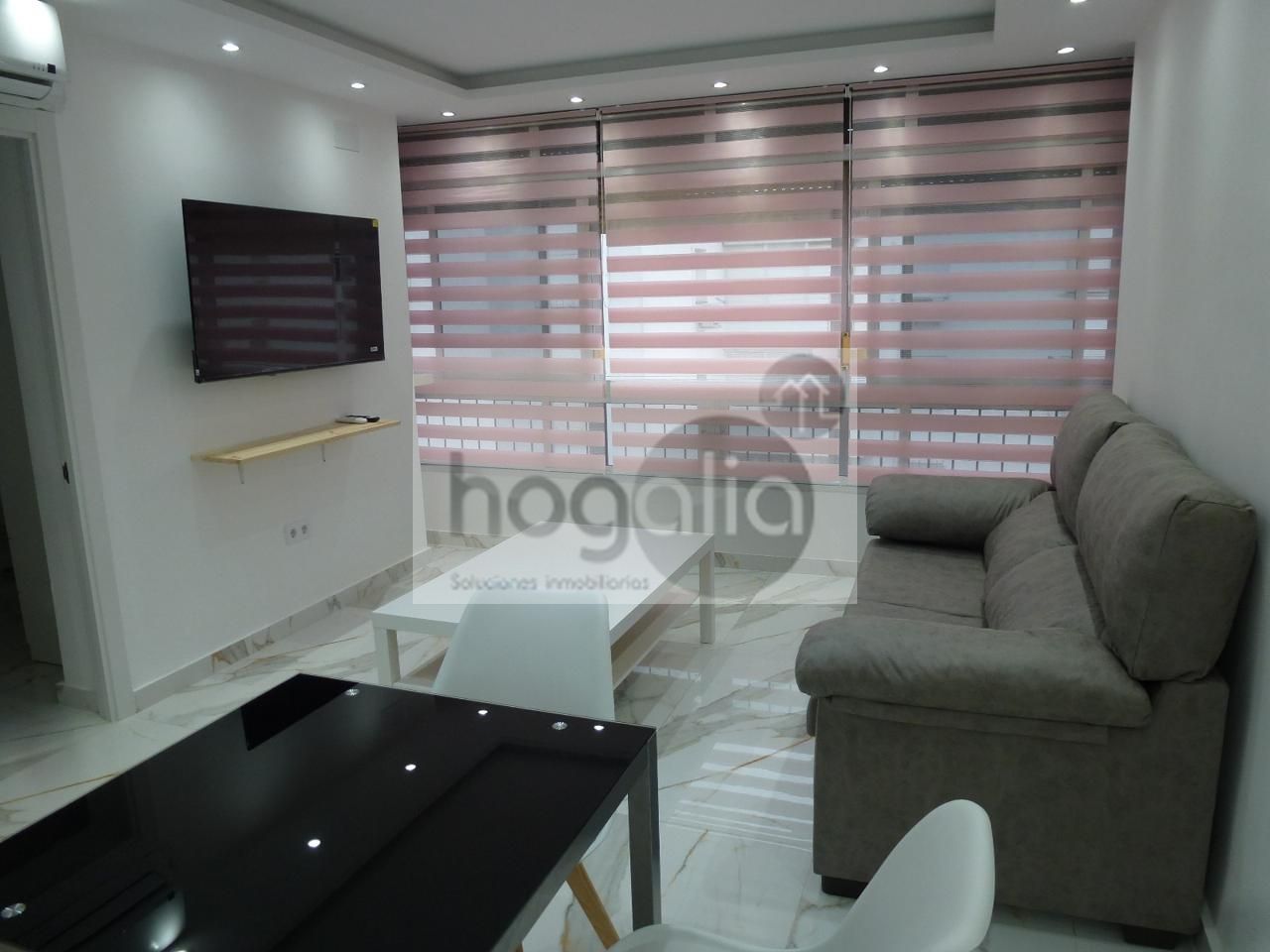 Sala d'estar de Pis de lloguer en  Sevilla Capital amb Aire condicionat i Moblat