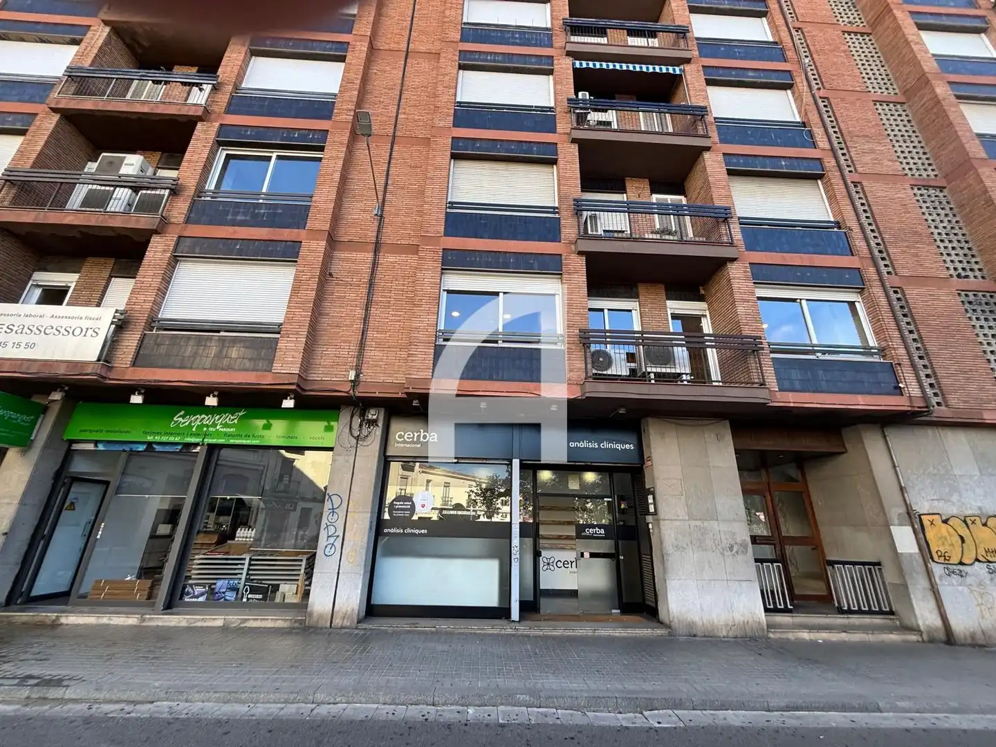 Vista exterior de Local de alquiler en Sabadell