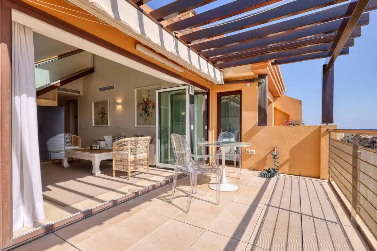 Terrasse von Wohnungen zur Miete in Sotogrande mit Klimaanlage, Heizung und Terrasse