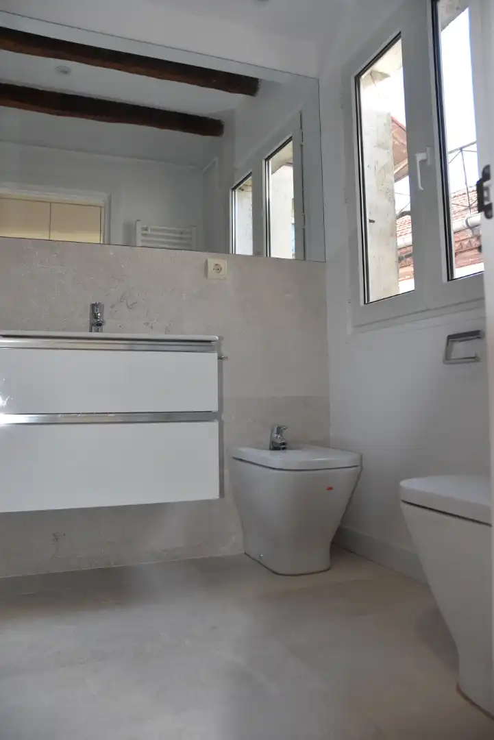 Baño de Ático de alquiler en Madrid con Aire acondicionado, Calefacción y Parquet