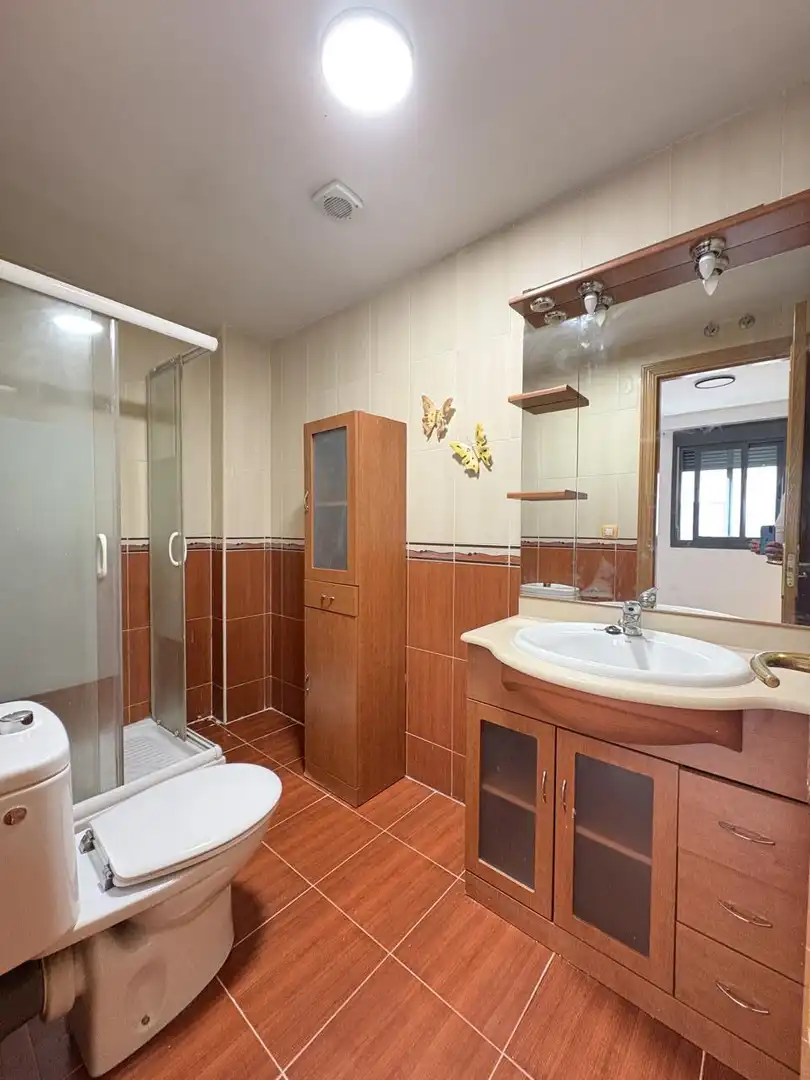Baño de Dúplex de alquiler en Casarrubios del Monte con Aire acondicionado y Trastero