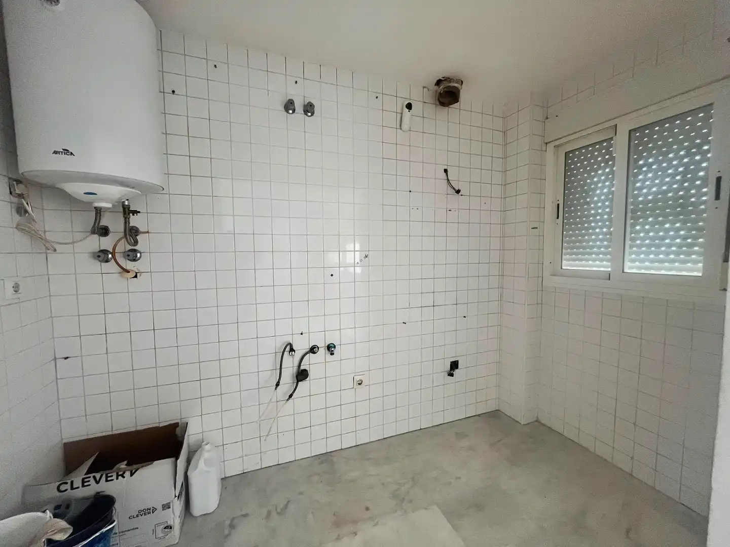 Badezimmer von Wohnungen zum Verkauf in Sanlúcar la Mayor mit Klimaanlage, Heizung und Abstellraum