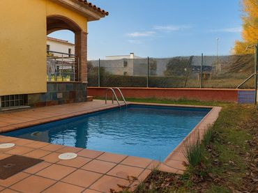 Chalet con balcón en venta en Calle salvia