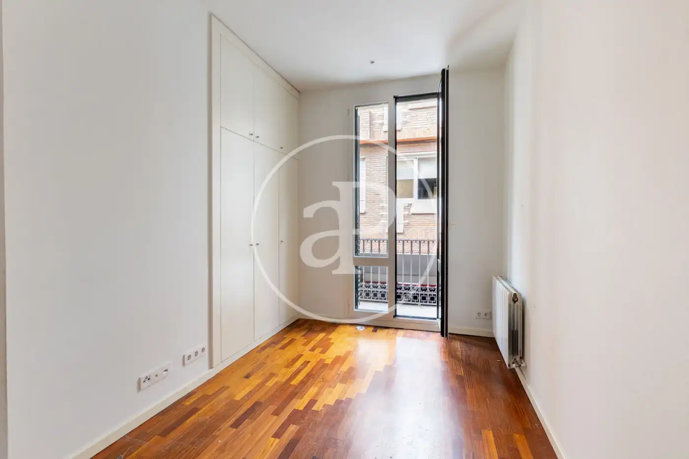 Habitación de Casa adosada en venta en Barcelona con Calefacción, Jardín privado y Terraza