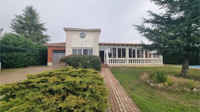 Casa-chalet en Venta en Grijota