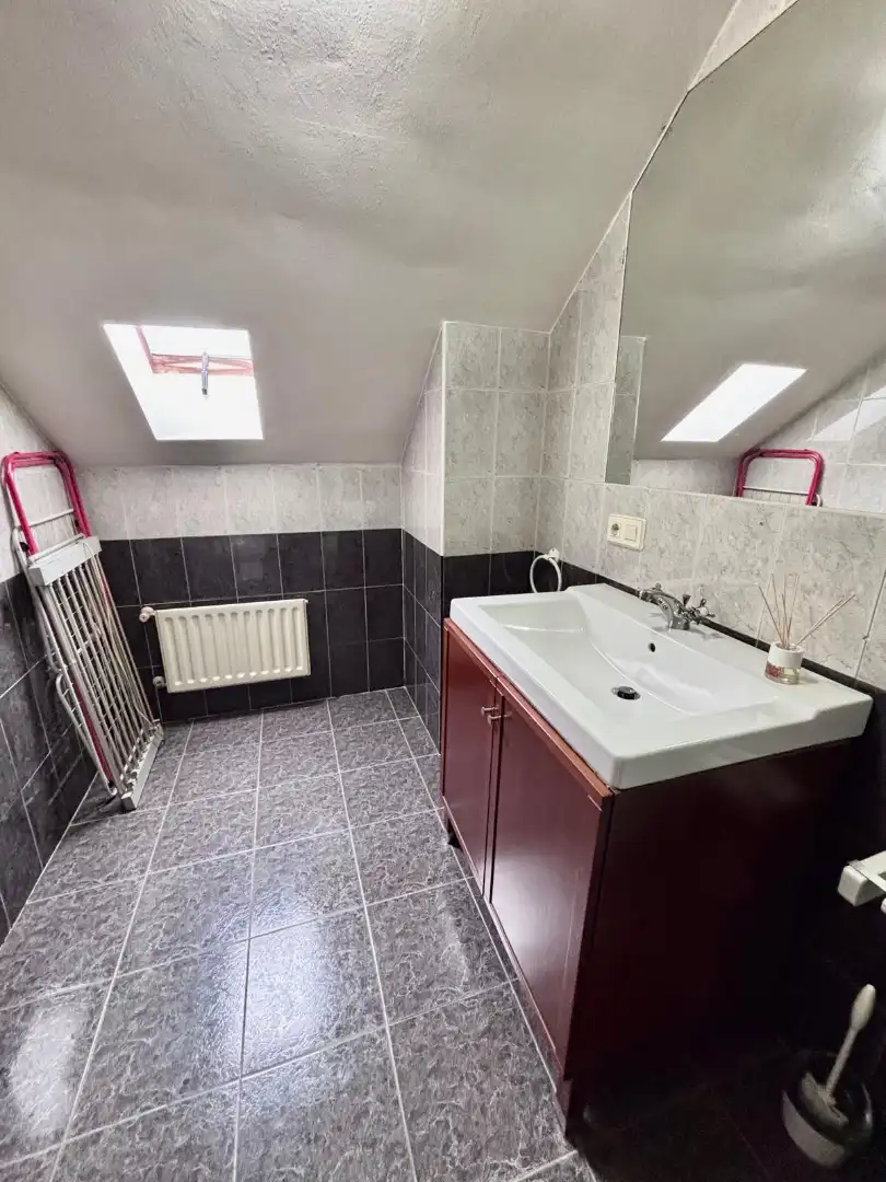 Badezimmer von Maisonette zum Verkauf in Gijón  mit Heizung, Parkett und Abstellraum