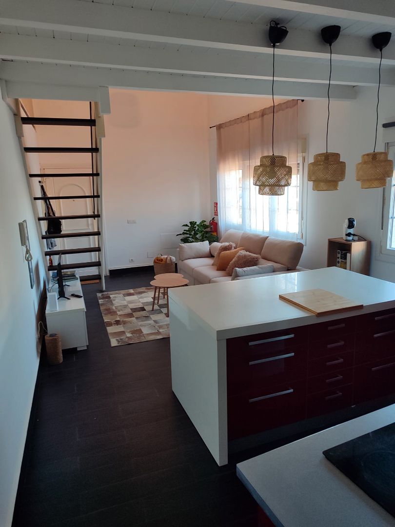 Sala d'estar de Dúplex en venda en Castro-Urdiales amb Moblat
