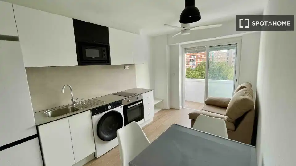 Kitchen of Flat for rent in Valencia  with Air Conditioner, Heating and Furnished