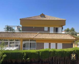 Vista exterior de Casa o xalet en venda en Marines amb Jardí privat, Terrassa i Piscina
