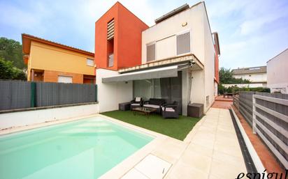 Swimming pool of Single-family semi-detached for sale in Banyoles  with Air Conditioner, Terrace and Swimming Pool