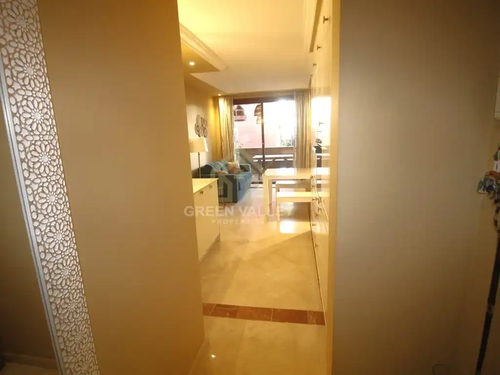 Wohnung zum Verkauf in Marbella mit Klimaanlage, Privatgarten und Terrasse