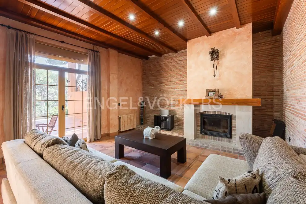 Sala d'estar de Casa o xalet en venda en Sagunto / Sagunt amb Calefacció, Jardí privat i Parquet