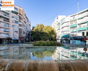 Vista exterior de Pis en venda en  Granada Capital amb Aire condicionat i Balcó