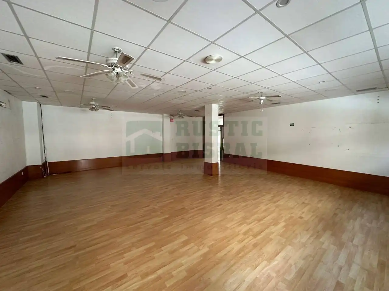 Local comercial en venta en La Bisbal d'Empordà, imagen 3