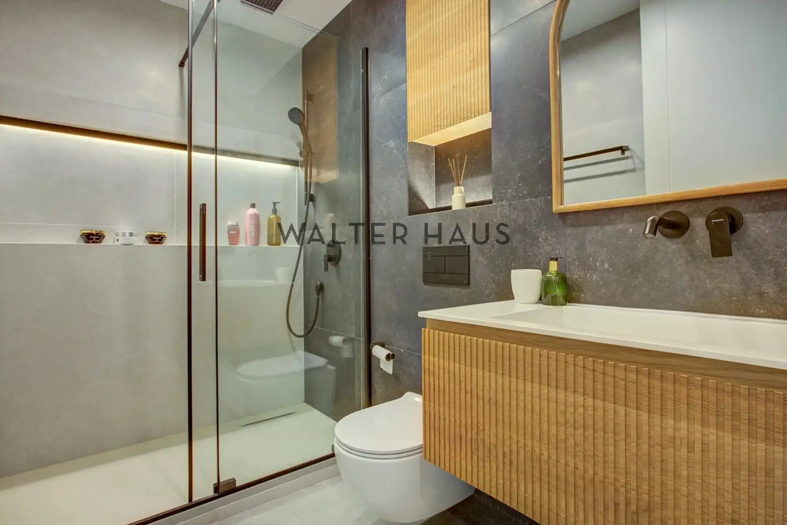 Baño de Piso en venta en Barcelona con Aire acondicionado, Calefacción y Terraza