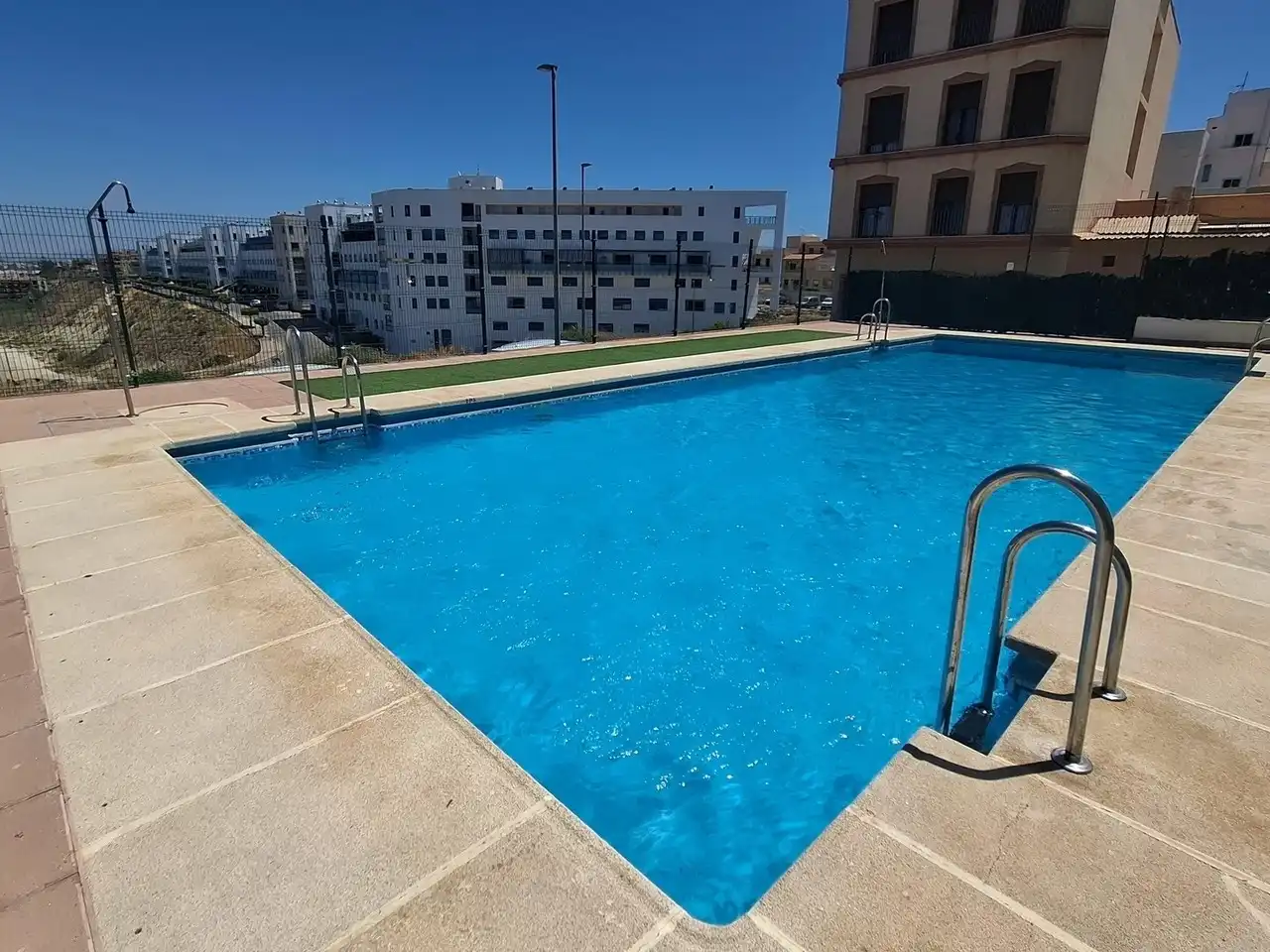 Piscina de Casa adosada en venda en Garrucha amb Aire condicionat, Terrassa i Piscina