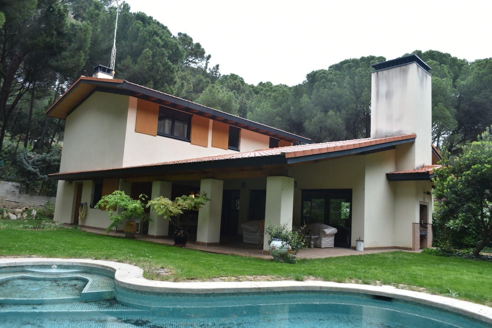 Vista exterior de Casa o xalet en venda en San Martín de Valdeiglesias amb Calefacció, Jardí privat i Terrassa