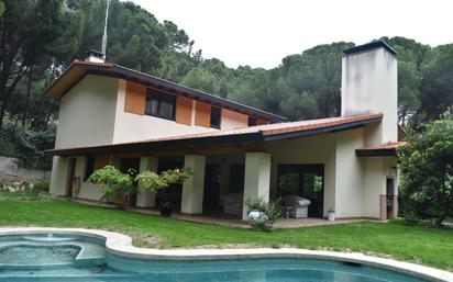 Exterior view of House or chalet for sale in San Martín de Valdeiglesias  with Heating, Private garden and Terrace