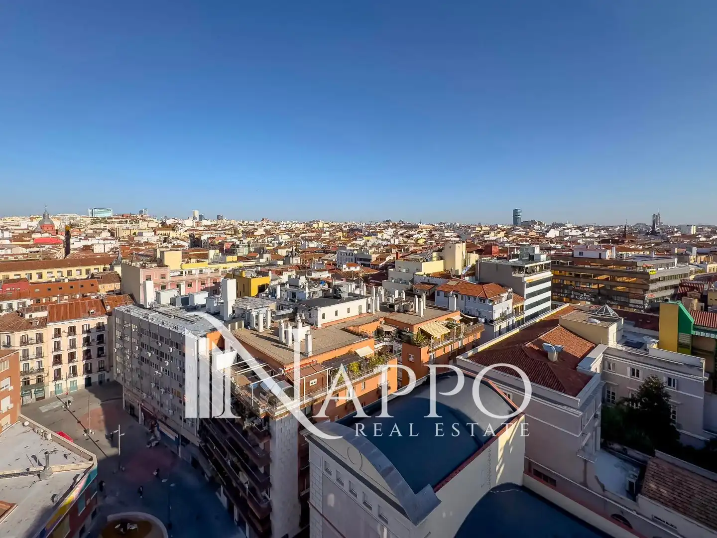 Flat with pool for sale in Gran Via 68