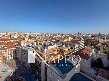 Flat with pool for sale in Gran Via 68