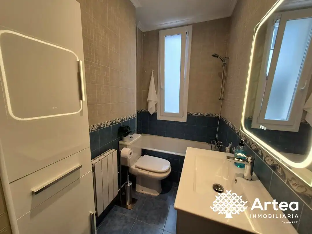 Baño de Piso de alquiler en Bilbao  con Calefacción, Horno y Lavadora
