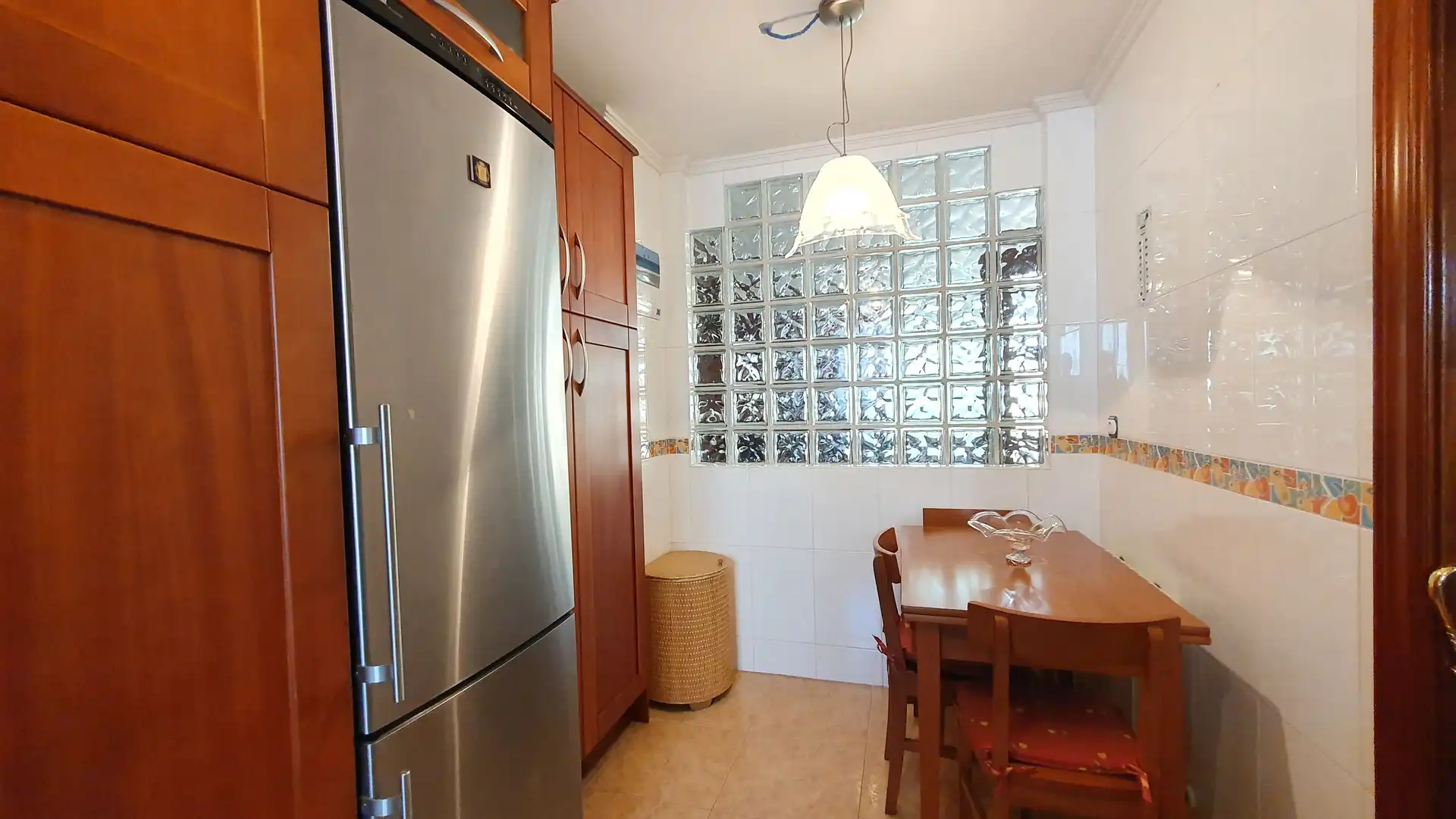 Cuina de Casa adosada en venda en Dueñas amb Calefacció, Parquet i Terrassa