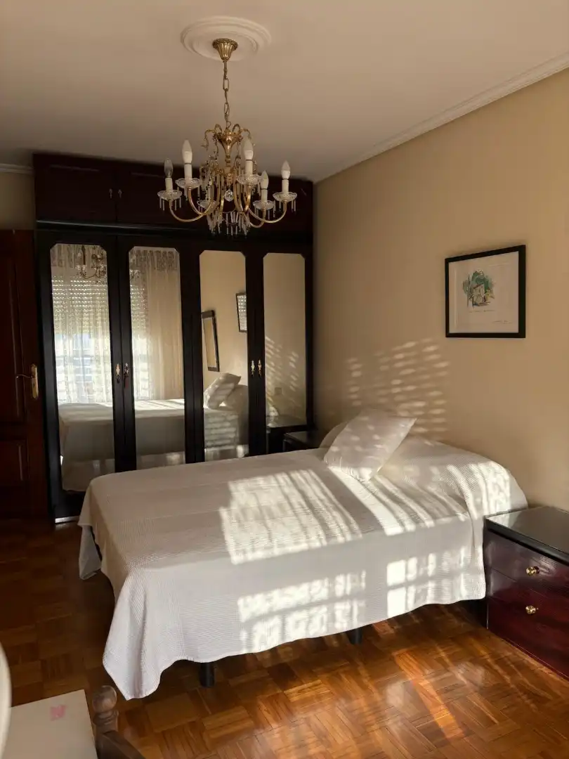 Schlafzimmer von Wohnung zur untervermieten in Vigo  mit Heizung, Parkett und Möbliert