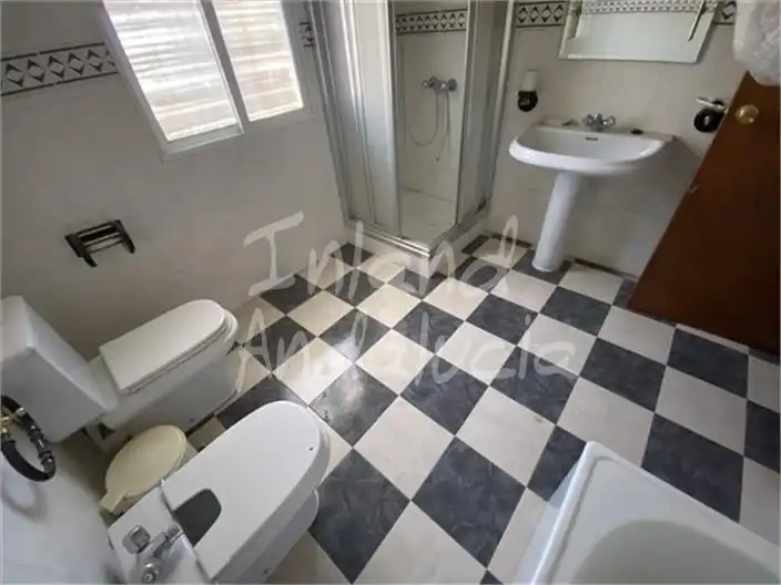 Baño de Casa adosada en venta en Monturque con Terraza, Trastero y Internet