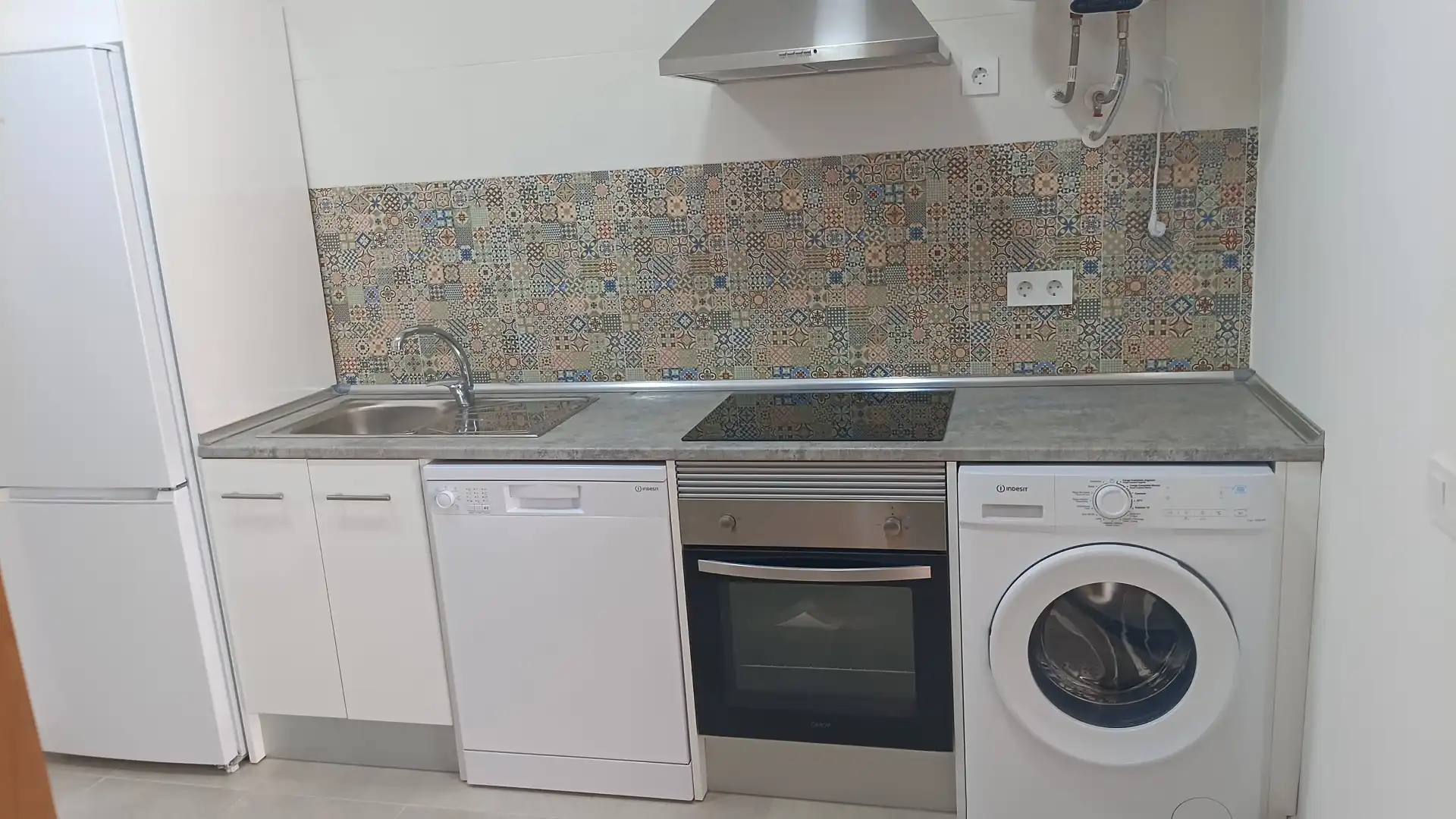 Cuina de Casa adosada de lloguer en Cartagena amb Jardí privat, Moblat i Forn