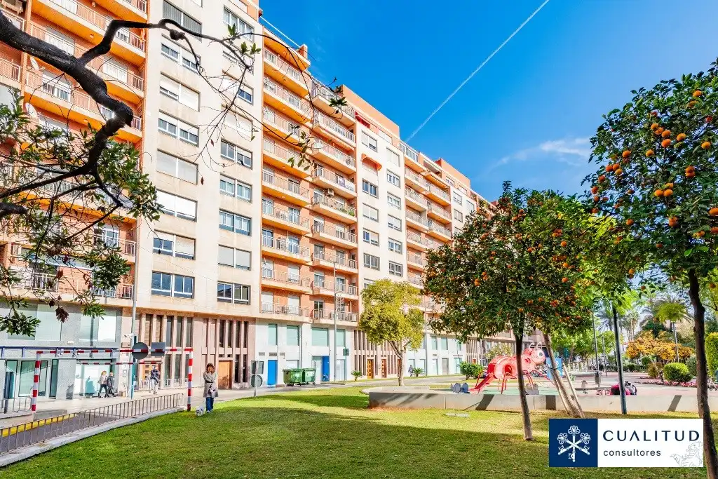 Vista exterior de Piso en venta en Castellón de la Plana / Castelló de la Plana con Balcón