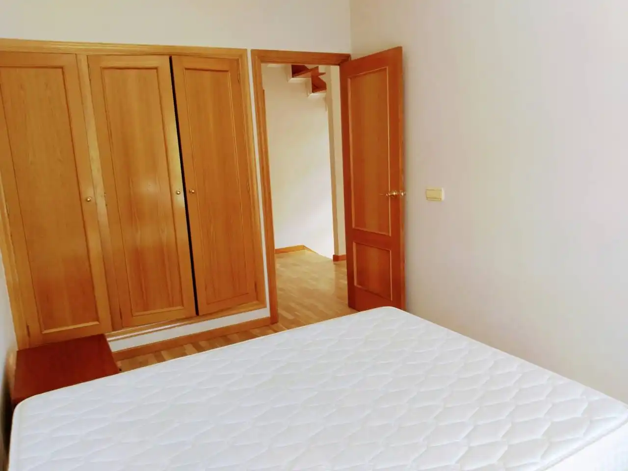 Habitación de Dúplex de alquiler en Burgos con Calefacción, Parquet y Amueblado
