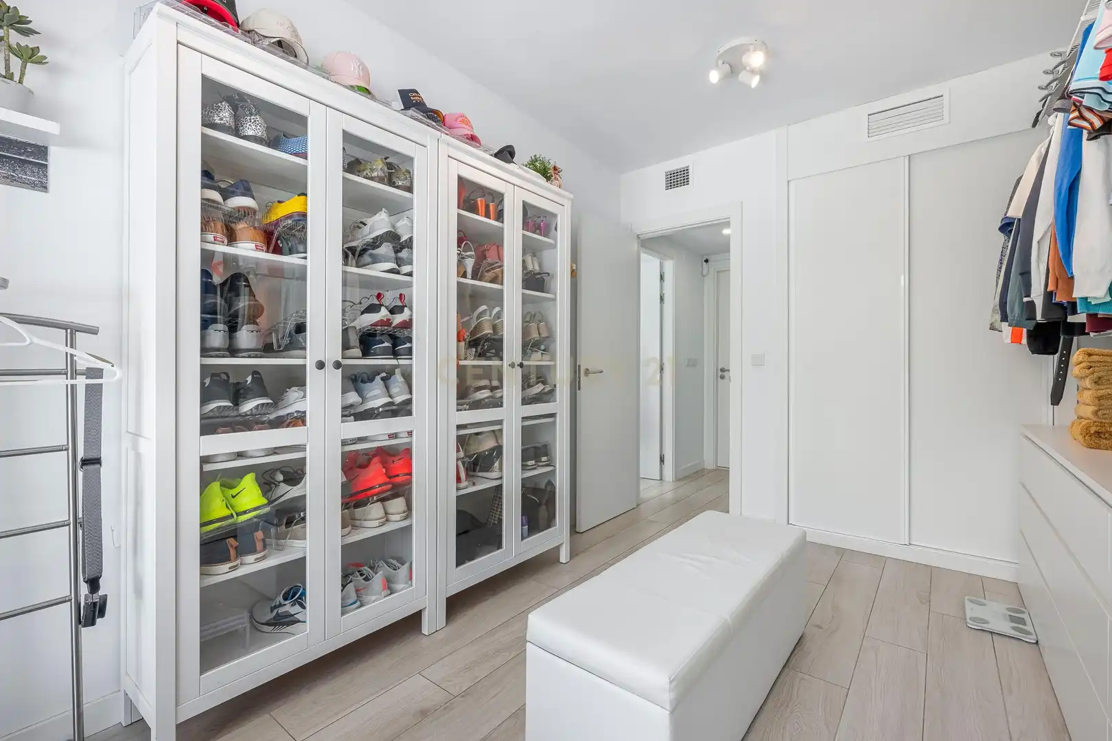 Habitación de Apartamento en venta en Benahavís con Aire acondicionado, Trastero y Lavadora