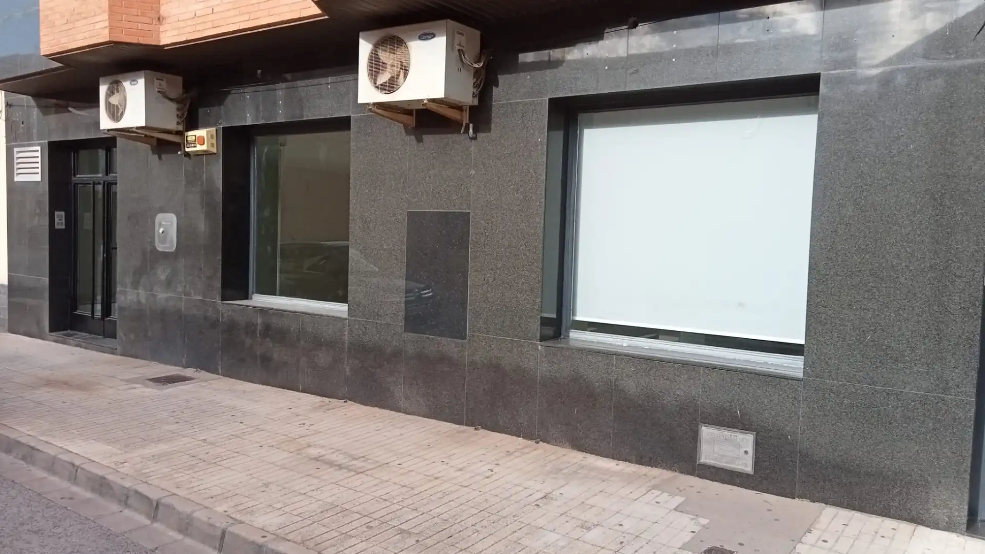 Vista exterior de Local en venta en La Gineta