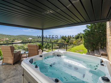 Xalet amb piscina en venda a Carrer Llívia