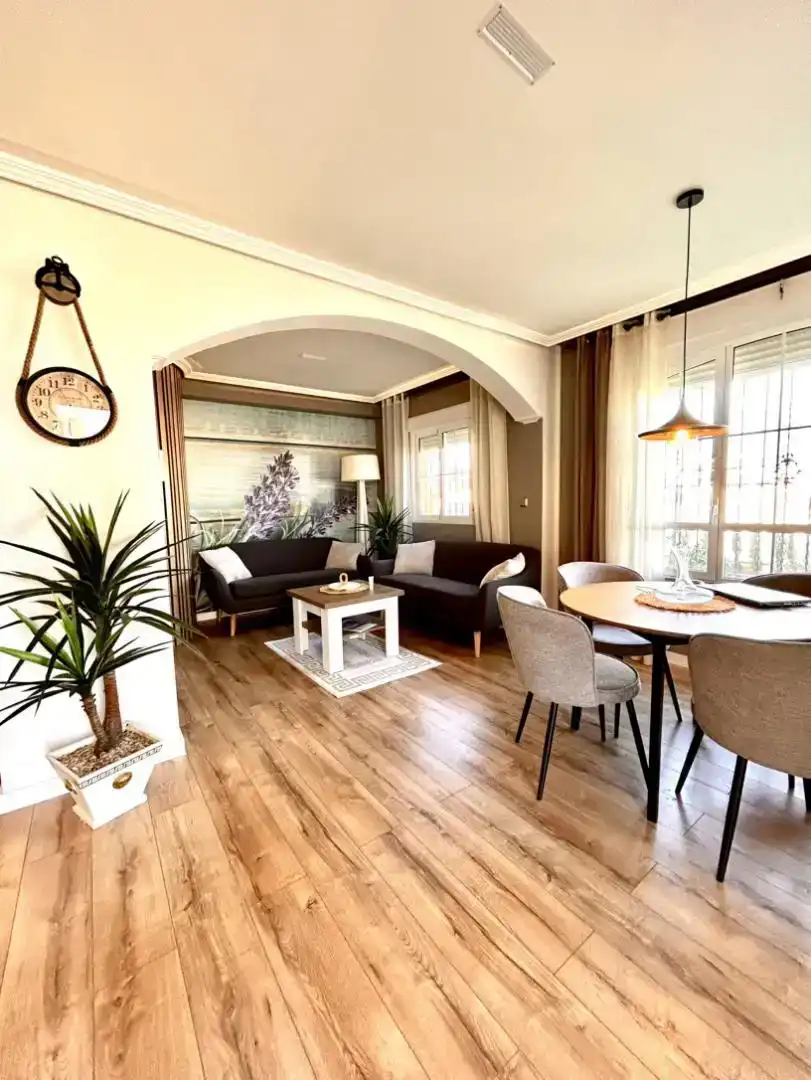 Sala de estar de Dúplex en venta en Orihuela con Aire acondicionado, Jardín privado y Amueblado