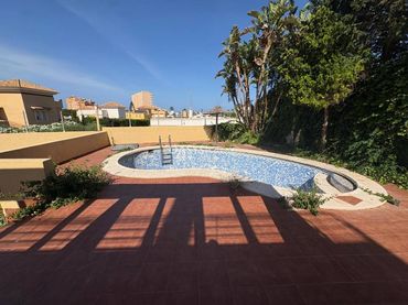 Chalet con piscina en venta en Urbanizacion BRISAMAR