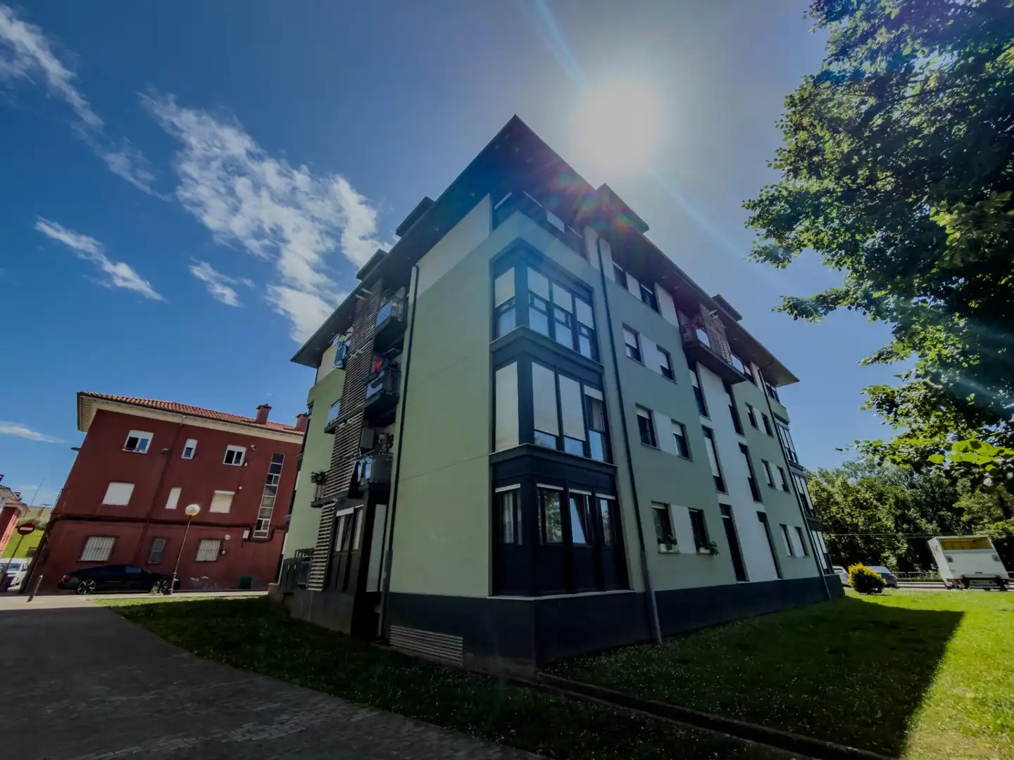 Vista exterior de Planta baixa en venda en Torrelavega  amb Traster i Moblat