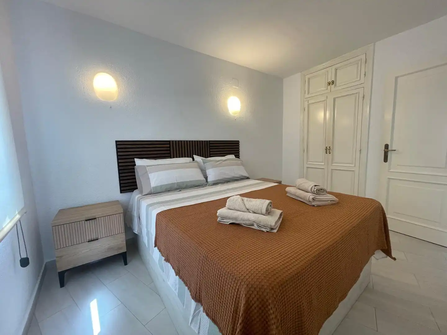 Habitación de Apartamento de alquiler en Dénia con Jardín privado, Terraza y Amueblado