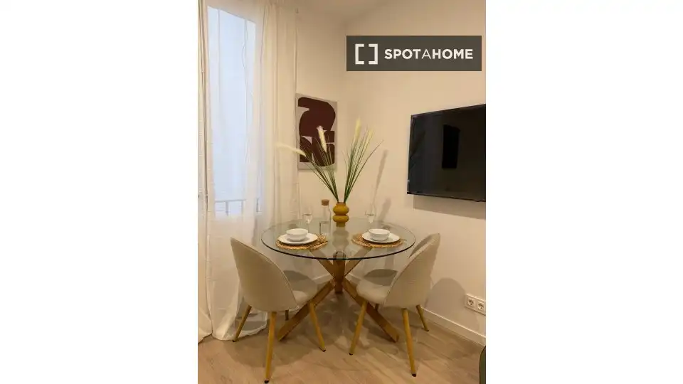 Menjador de Apartament per a compartir en Madrid amb Aire condicionat, Terrassa i Moblat