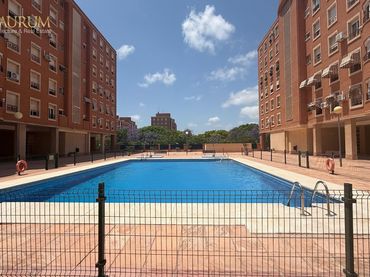 Piso con piscina en venta en CALLE PINTOR RODES