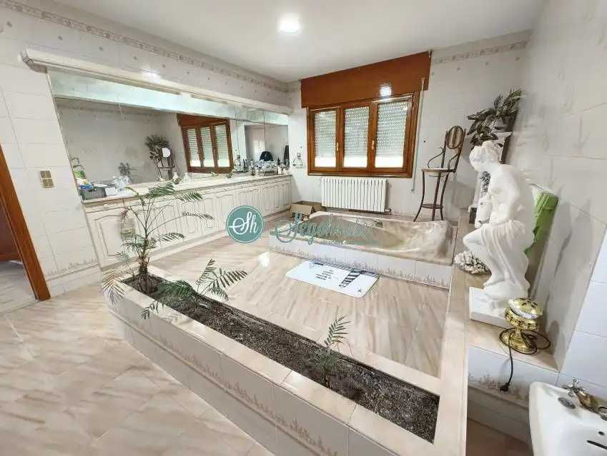 Bathroom of Houses for sale in Segovia  with Heating