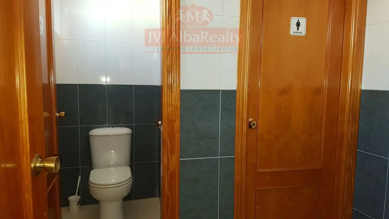 Badezimmer von Büro zur Miete in Albacete mit Klimaanlage und Möbliert