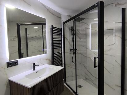 Bathroom of Flat for sale in  Zaragoza Capital  with Air Conditioner, Heating and Terrace