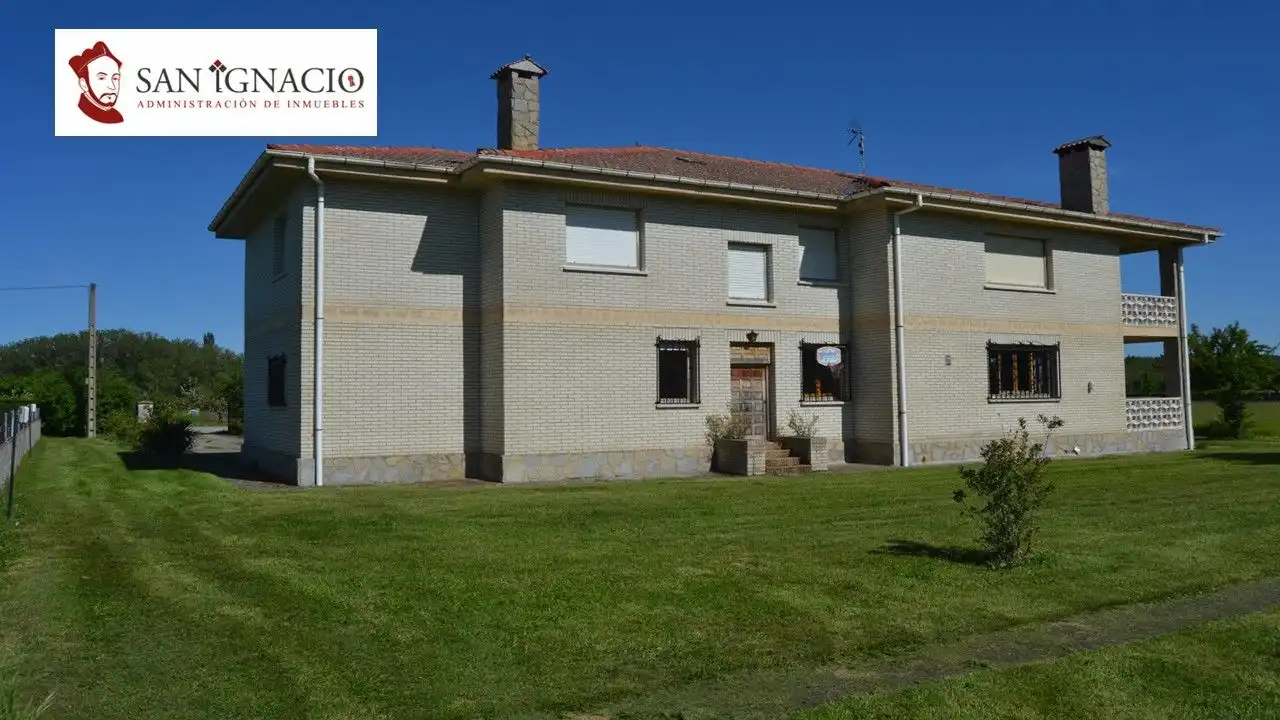 Chalet con piscina en venta en Villarcayo de Merindad de Castilla la Vieja