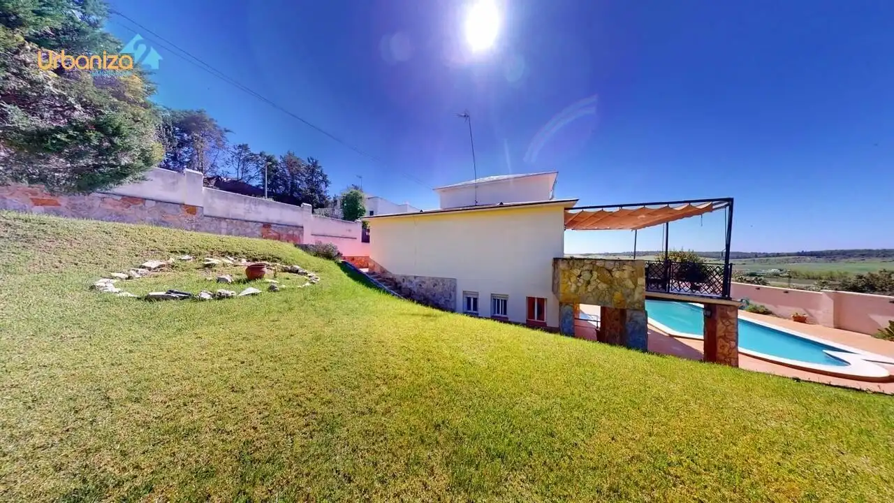 Piscina de Casa o chalet en venta en Badajoz Capital con Aire acondicionado, Jardín privado y Terraza