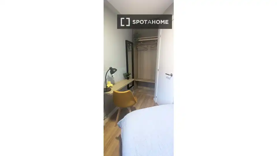 Habitación de Piso para compartir en Segovia con Aire acondicionado, Calefacción y Amueblado
